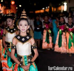Круглый год в Бангкоке проходят различные фестивали и праздники, очень много мероприятий приходится на осенний период