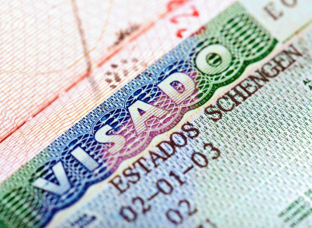 Для посещения Испании россиянам нужно получить шенгенскую визу