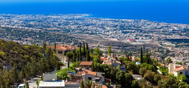 На Кипре в июле очень жаркая погода, теплое море и максимальные цены