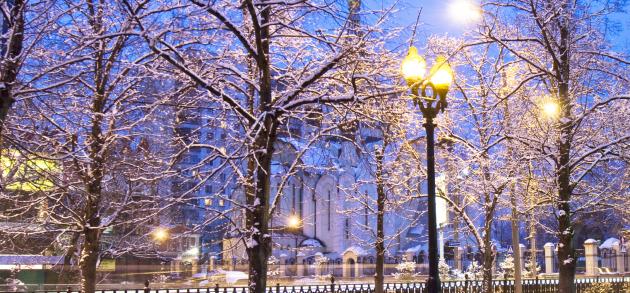 В декабре в Москве стоят небольшие отрицательные температуры, периодически идёт снег