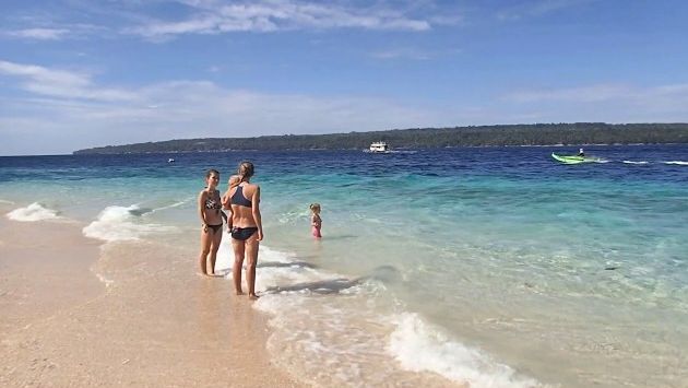 Филиппины. Самал, деревня Капутиан. Песчаный пляж,март 2019