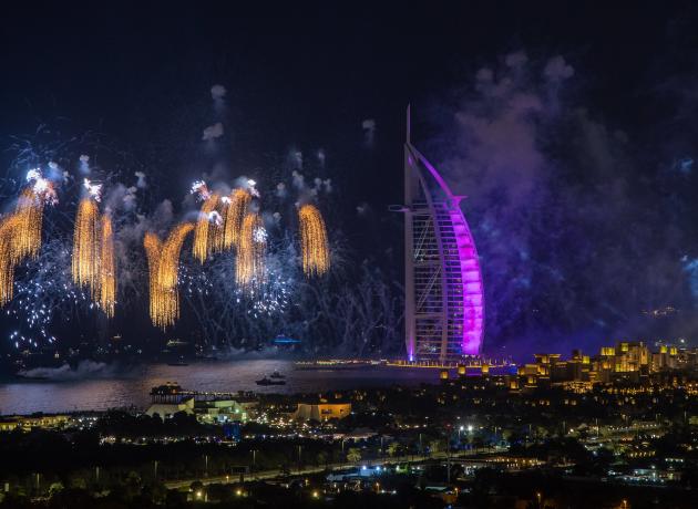 Праздничная атмосфера в декабре на Новый год в Дубае