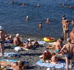 Официальное открытие купального сезона в Адлере приходится на начало июня