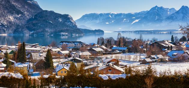 Запорошенная снегом декабрьская Австрия с радостью встречает поклонников горнолыжного спорта и любителей волшебной атмосферы Рождества