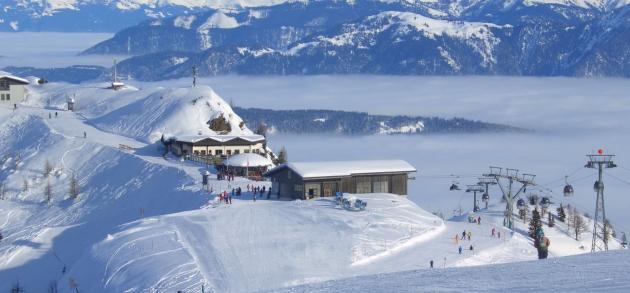 В феврале в Австрии ещё продолжается горнолыжный сезон, в городах становится чуточку теплее, но для осмотра достопримечательностей погода ещё ''не лётная''