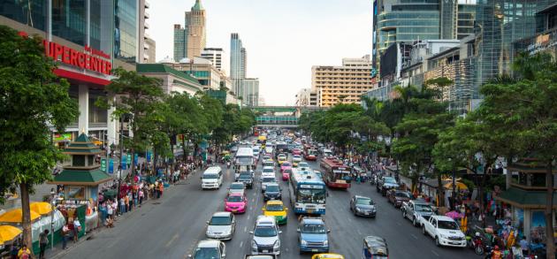 В апреле в Бангкоке продолжается жаркий сезон, и находиться в городе не всем будет комфортно