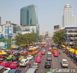 Весной в Бангкоке очень зелено, но невыносимо жарко!