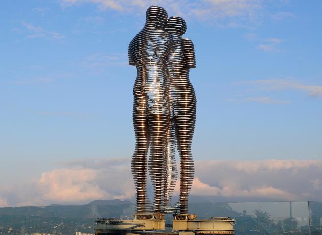 Статуя Али и Нино в Батуми (Svetlbel / pixabay.com)
