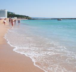 Пляжный сезон в Болгарии немного отличается на разных курортах и длится в среднем с мая по сентябрь