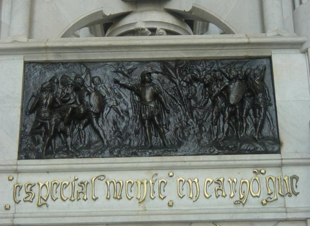 Надпись на памятнике Колумбу на испанском языке (Фото © Wesley Fryer / flickr.com)