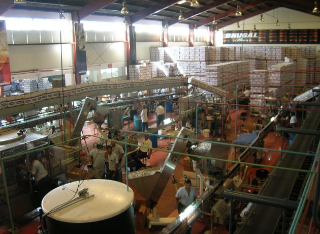 Завод по производству рома в Доминикане  (Фото © Stephanie / flickr.com)