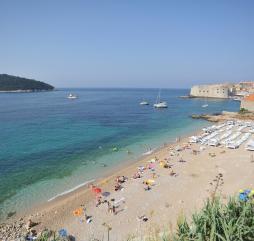 Разгар купального сезона в Дубровнике приходится на летние месяцы