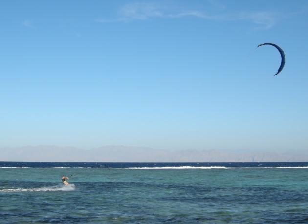 У ветра бывает плюсы – можно заняться водными видами спорта  (flickr / elhamalawy)