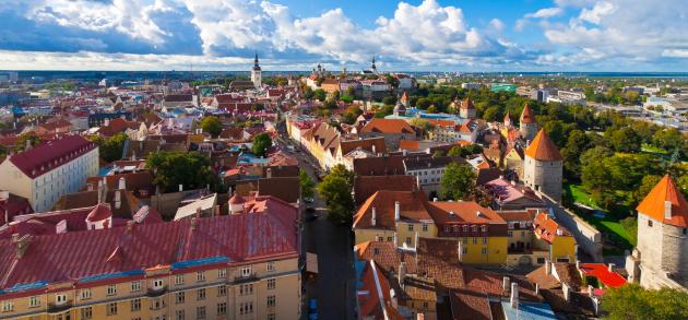 Эстония - ближайшая соседка России, здесь можно и покупаться, и подлечиться, и обогатить свой кругозор осмотром интересных достопримечательностей