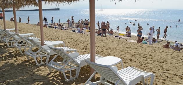 Нещадно палящее солнце, мало осадков и много туристов - это Феодосия в августе!