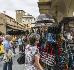 Большие распродажи во Флоренции проходят зимой и летом