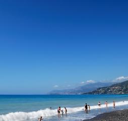 Купальный сезон на пляжах Генуи длится не менее полугода