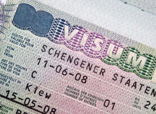 Для посещения Германии туристам нужно получить шенгенскую визу