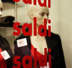 Saldi - это скидки! Многие едут в италию зимой и летом, чтобы обновить свой гардероб прекрасными модными вещами
