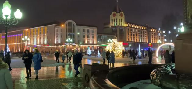 Калининград в декабре преображается, обретая праздничный предновогодний вид
