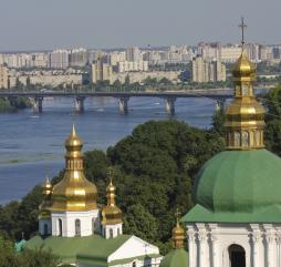 Летний Киев залит ярким солнцем