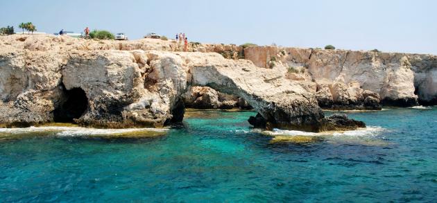 В мае на Кипре начинается пляжный сезон, а со второй половины месяца  даже дети уже купаются и загорают вовсю!