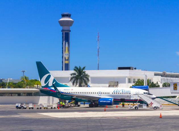 Аэропорт в Канкуне, наряду с аэровокзалом в Мехико, встречает большинство туристов из России