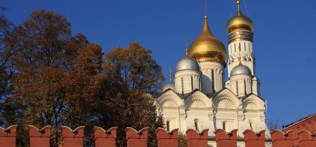В Москве в октябре наступает золотая осень, и бывает как относительно тепло, так и ненастно