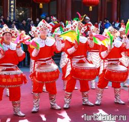 Пекин - это так же культурная столица, поэтому недостатка в праздниках и фестивалях здесь нет