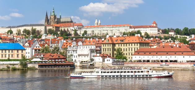 Апрель в Праге - это пышное цветение деревьев и много солнечных дней