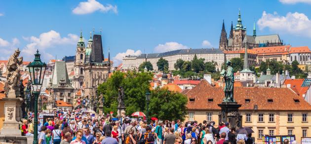 В Праге в июне очень тепло, время от времени идут дожди