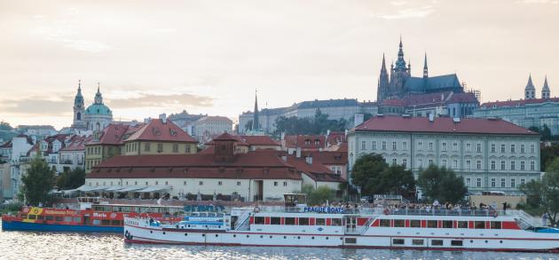 В начале сентября в Праге по летнему тепло, а в конце месяца обязательно похолодает.