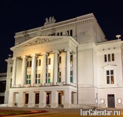 С начала осени по начало лета оперный театр Риги приглашает познакомиться с национальными оперными традициями.