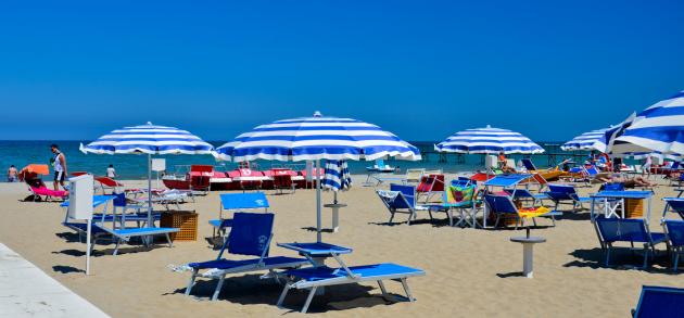 Римини в июле - самый разгар пляжного сезона и развлечений на курорте