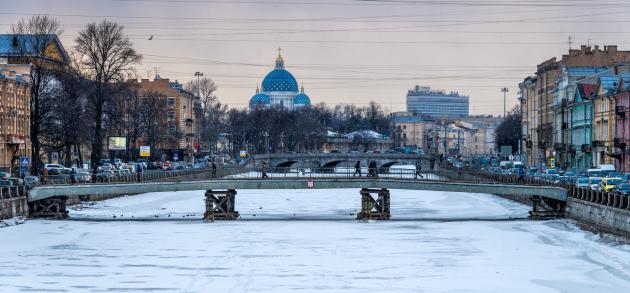 Теплое дыхание марта начинает пробуждать Санкт-Петербург от зимней спячки.