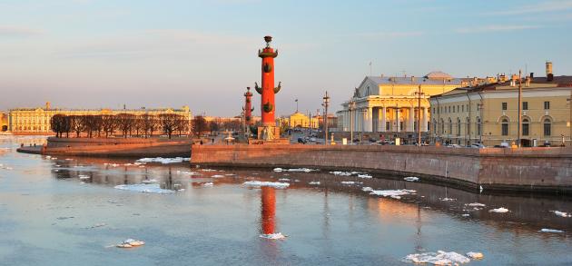 Санкт-Петербург в апреле - это радостный звон капели и уверенный 