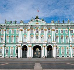 Санкт-Петербург - культурная столица России, в тёплое время года постарайтесь осмотреть максимум её достопримечательностей