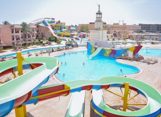 Аквапарк отеля Parrotel Aqua Park Resort 