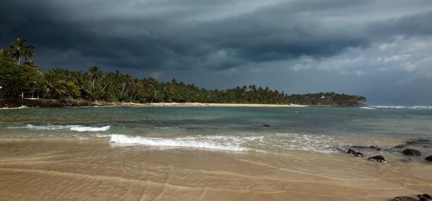 В августе на Шри-Ланке продолжают господствовать муссоны, но только лишь в юго-западной части, тогда как Северные и Восточные провинции остаются солнечными и сухими