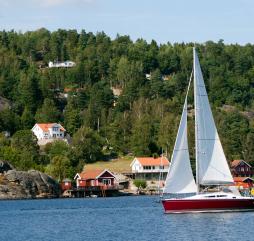 Балтийское море - идеальное место для занятия яхтингом, сезон длится около 5 месяцев в году 