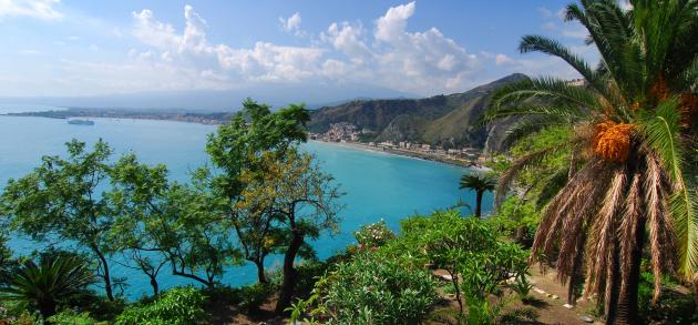 Жаркое Сицилийское солнце, тволшебные пейзажи, ласковое Средиземное море - в сезон на остров едут миллионы туристов