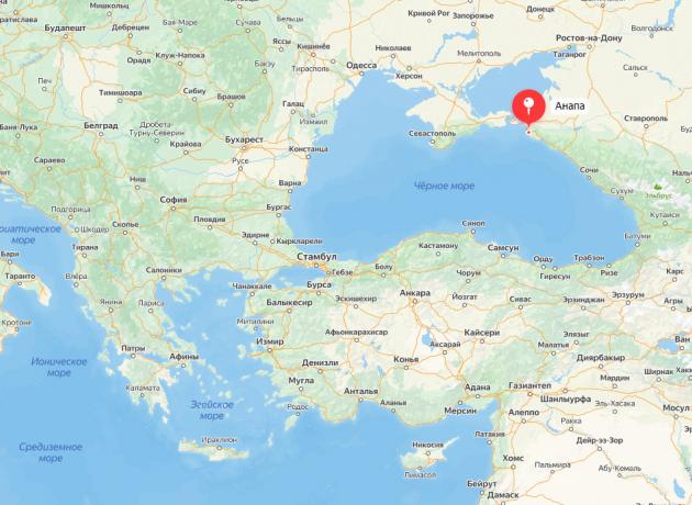 Анталия, Алания, Сиде и другие находятся на побережье Средиземного моря, тогда как Анапа – на Черноморском