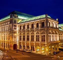 В июле и августе Венская опера не работает, имейте это в виду при планировании летнего отпуска в австрийской столице
