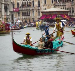 Все праздники в Венеции отмечаются на воде