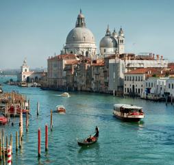 Со второй половины весны в Венеции устанавливается стабильная тёплая погода