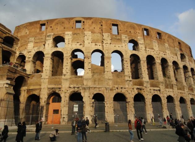 Немногочисленные туристы в Риме в марте