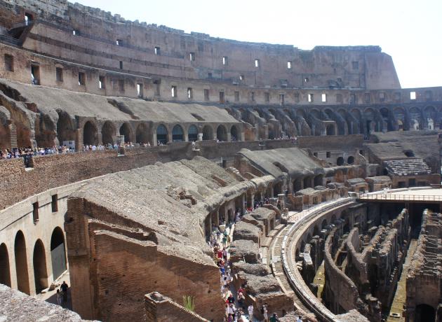Как ни странно, бесплатно в Риме в определенный день можно попасть даже в Колизей, правда очередь будет очень большой