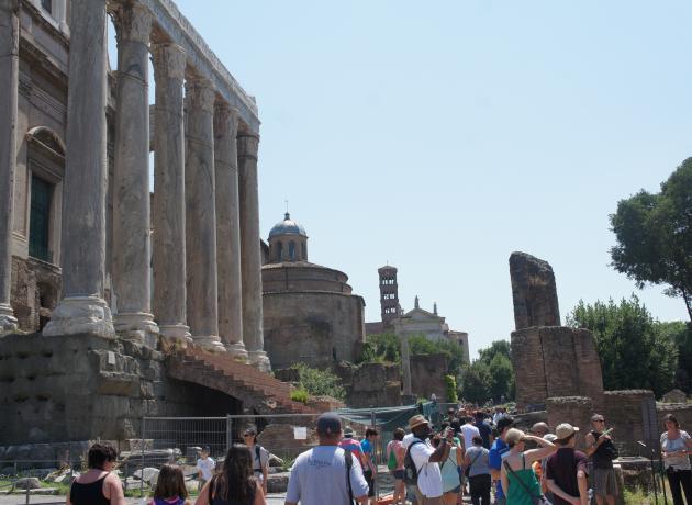 Рим в июле - много туристов и жаркая погода