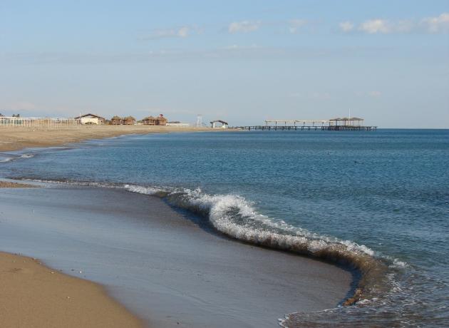 Прогулки вдоль моря в Белеке в январе