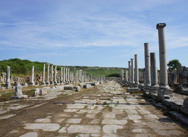 Руины древнего города Перге недалеко от Сиде
